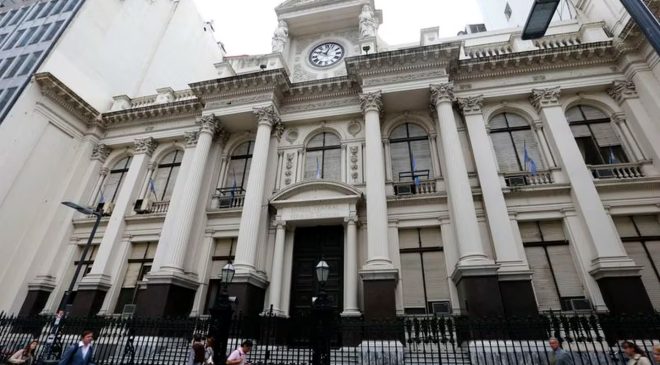 El Banco Central volvió a bajar la tasa de interés y la dejó en 50% anual: es la quinta reducción desde que asumió Milei