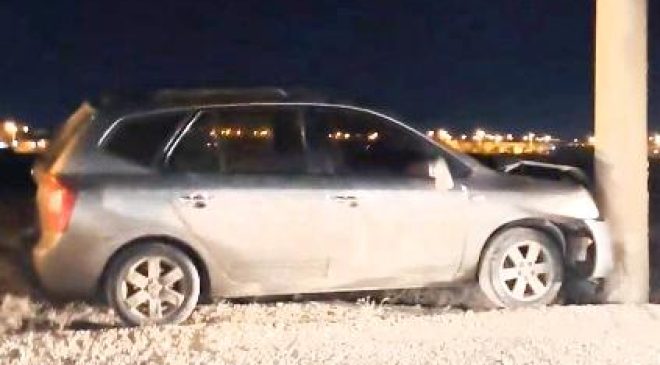 Conductora dijo que por el hielo chocó contra un poste