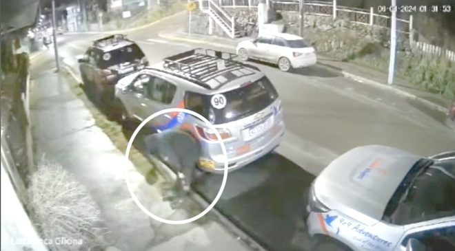 Un sujeto tajeó las ruedas de más de 60 vehículos estacionados