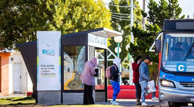 Reacondicionan nuevas garitas de colectivos y piden colaboración a vecinos para su cuidado