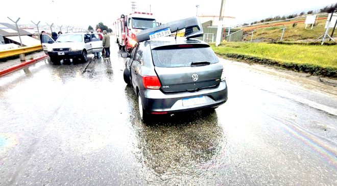 Tres adultos y un menor resultan heridos en colisión frontal
