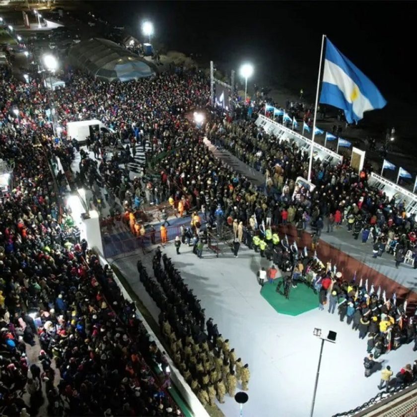 A horas de la Vigilia de la Gesta por Malvinas, se habían comunicado con autoridades de la Televisión Pública Fueguina para informar la no transmisión desde su par Nacional. Afortunadamente, los fueguinos hicieron escuchar su voz y ante el mal estar que esto implicó, autoridades nacionales se desdijeron y finalmente, la transmisión llegará a todos los argentinos.
