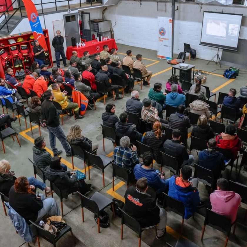 Brindaron conferencia preventiva sobre sismos a miembros del Comité de Emergencias en la provincia