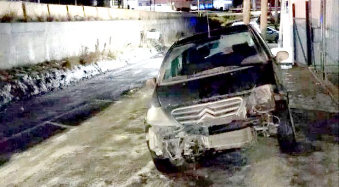 Mujer y niña ilesas tras choque seguido de vuelco en Ushuaia