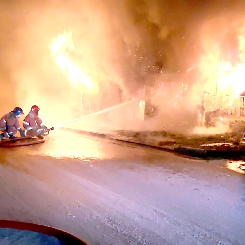 Incendio destruyó completamente una vivienda