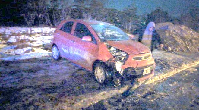 Chocó contra un vehículo estacionado y ocasionó grandes pérdidas económicas