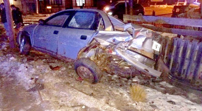 Chocó contra un vehículo estacionado y ocasionó grandes pérdidas económicas