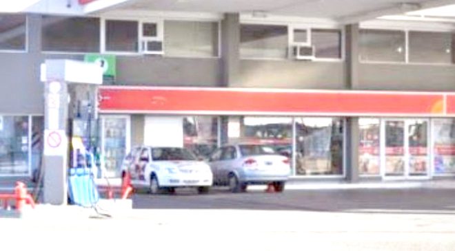 Un sujeto reincidente robó en una estación de servicio junto a un secuaz