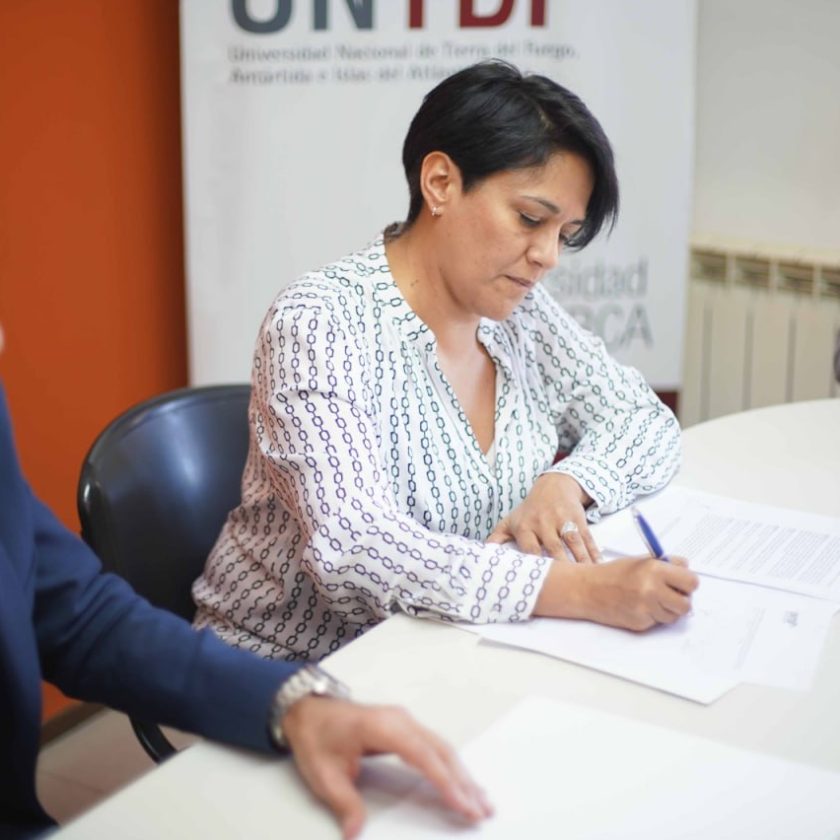 Convenios entre la Agencia de Innovación y la UNTDF