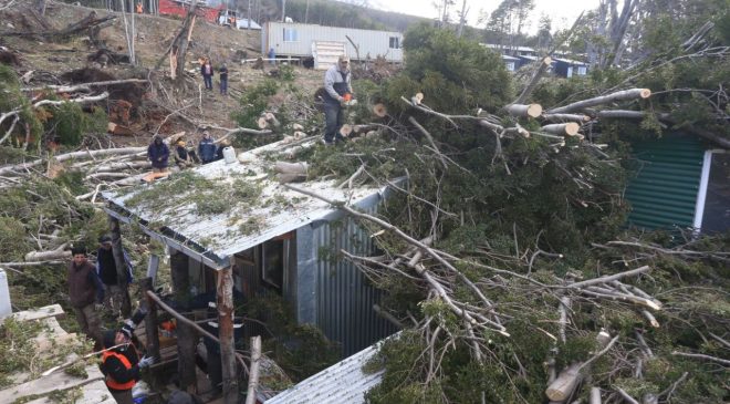 Operativos de limpieza en Ushuaia tras el temporal