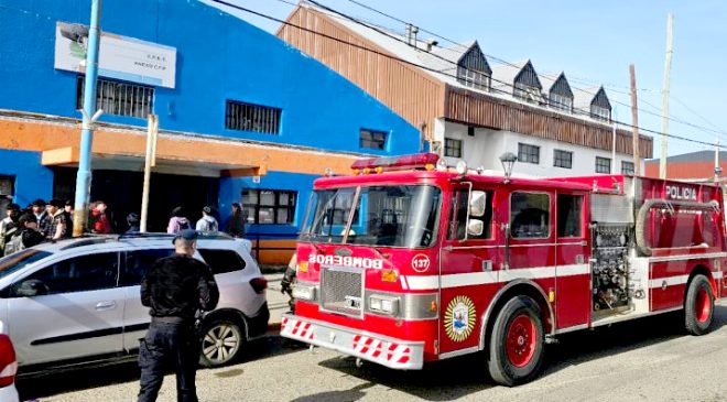 Evacuaron una escuela por un principio de incendio en Río Grande