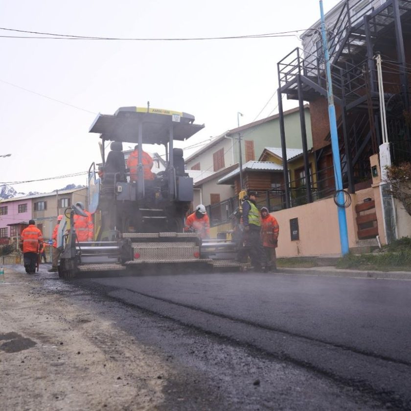 Avanzan los trabajos de repavimentación sobre calles Jeréz y Monseñor Scriva