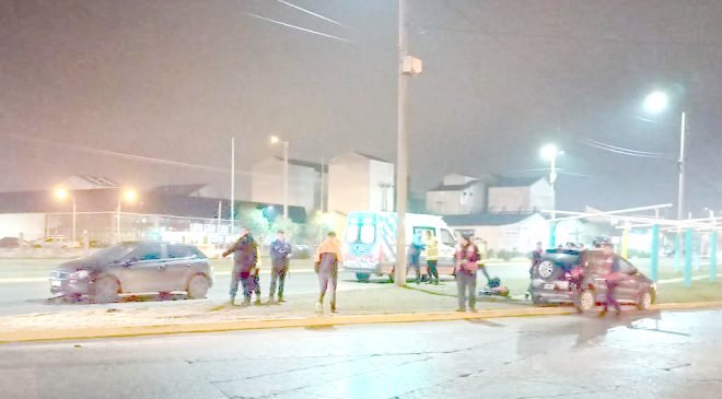 Una mujer resulta herida tras un choque en la rotonda de la Ruta 3