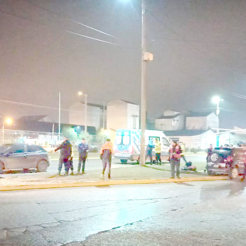 Una mujer resulta herida tras un choque en la rotonda de la Ruta 3