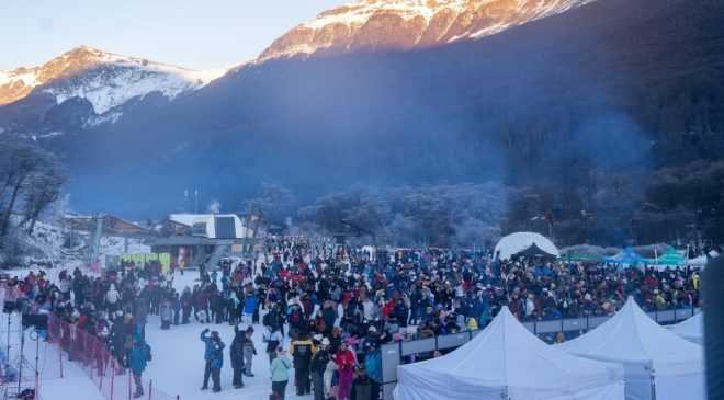 Miles de personas celebraron el inicio del invierno en el Fin del Mundo