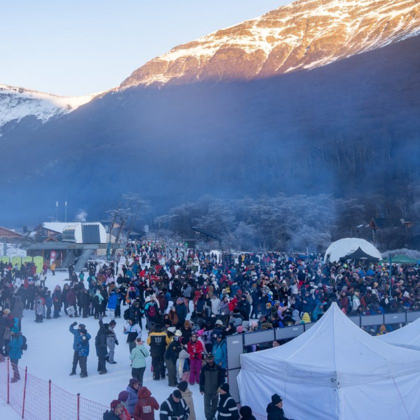 Miles de personas celebraron el inicio del invierno en el Fin del Mundo