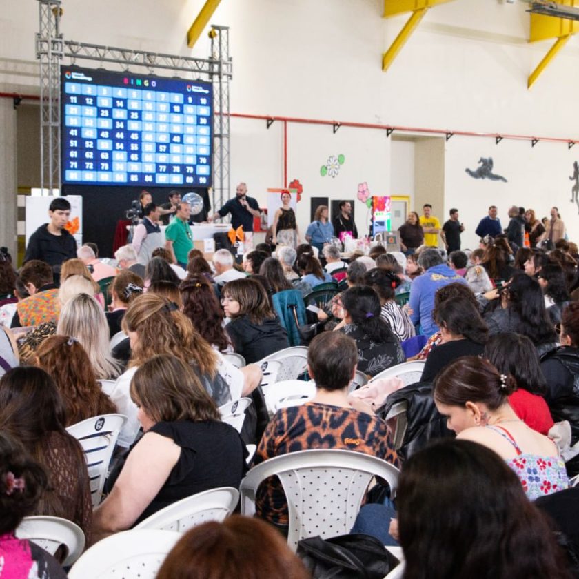 Más de 2.000 mujeres participaron del bingo en la Casa del Deporte